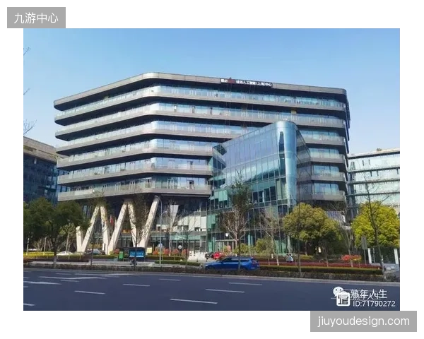 天河体育中心体育场通过机电系统智慧化升级，实现了建筑本体节能率达20%，降碳率达45%